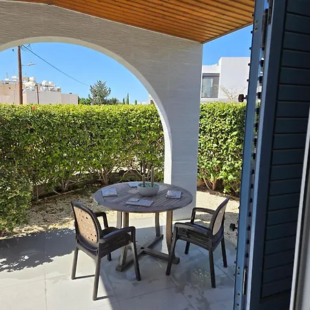 Urban Oasis Next To The Holiday home Paphos