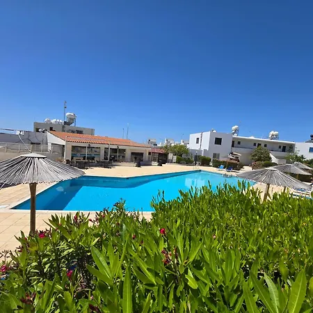 Urban Oasis Next To The * Paphos
