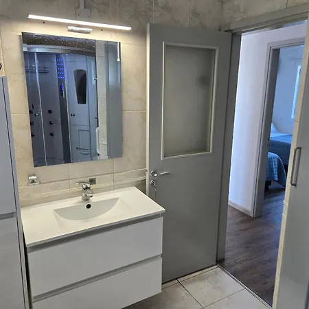 בית נופש Urban Oasis Next To The